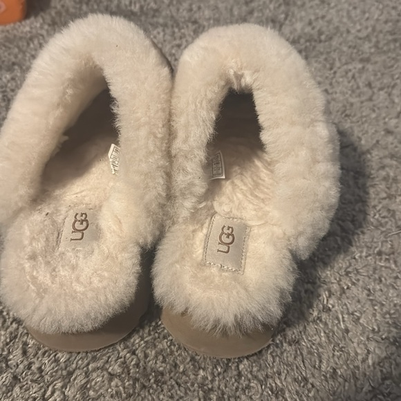 UGG Slippers - Picture 4 of 8